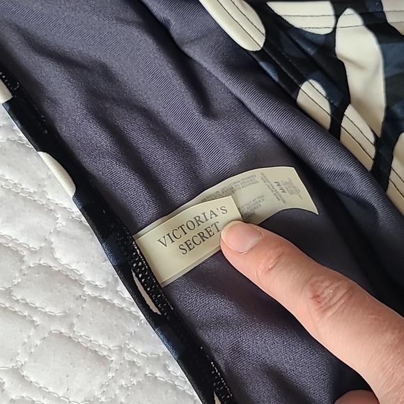 Victoria's Secret Bikini - Picture 3 of 7